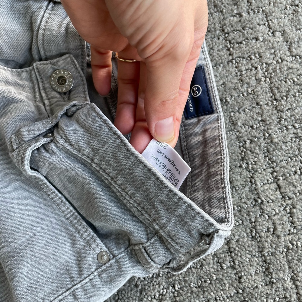 Adriano Goldschmied light gray denim 25R in good condition.